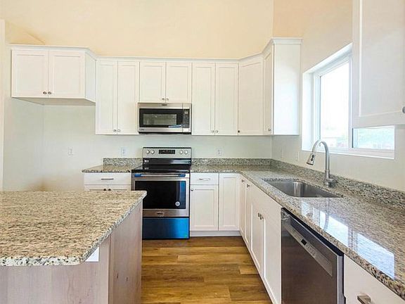 3rd image of 2359 Almo Ave
