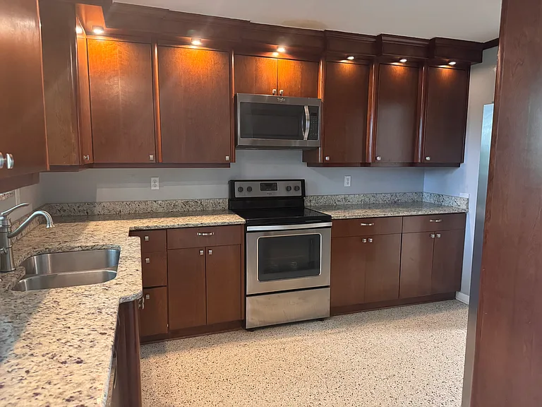 3501 Summit Blvd — Photo 13
