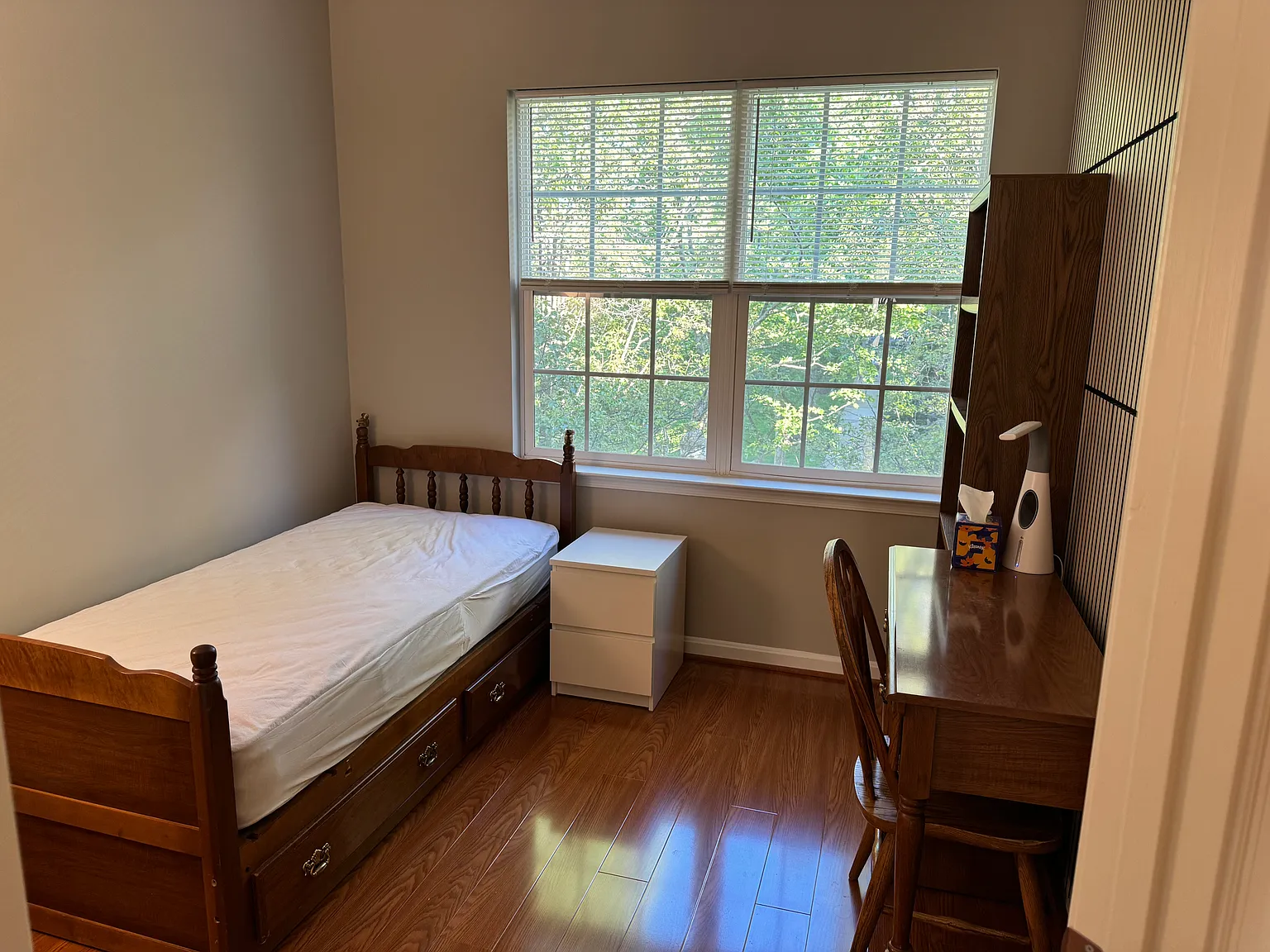 3 bed, 2020 sqft, $1,000 — Photo 1