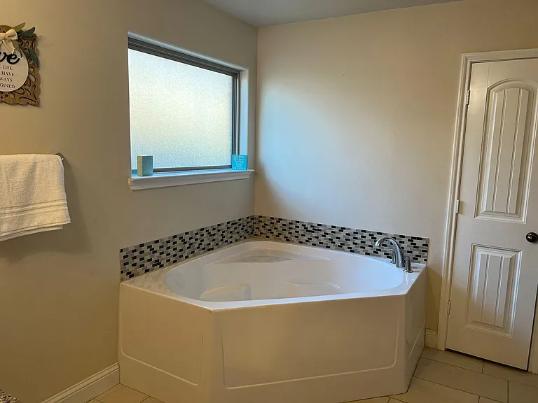 9904 Aloe Ct — Photo 4