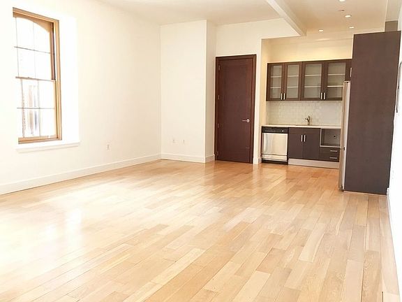 4th image of 3101 Vernon Blvd APT 403