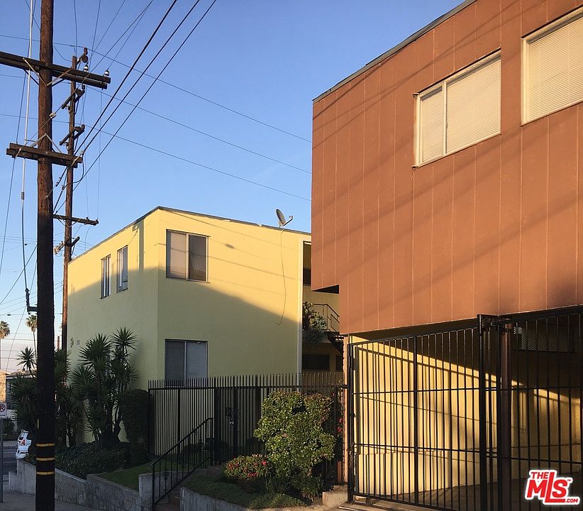 2nd image of 7200 S Victoria Ave