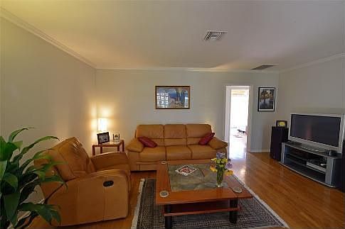 2nd image of 2646 Barry Ave