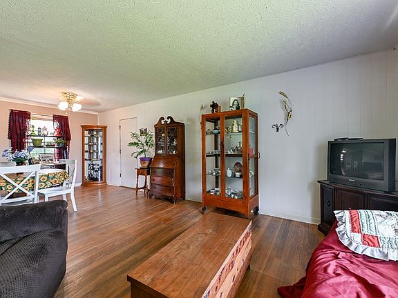 5th image of 17613 Hillcrest Dr