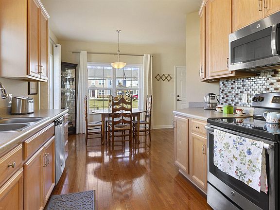 5th image of 256 Phoenix Blvd NW