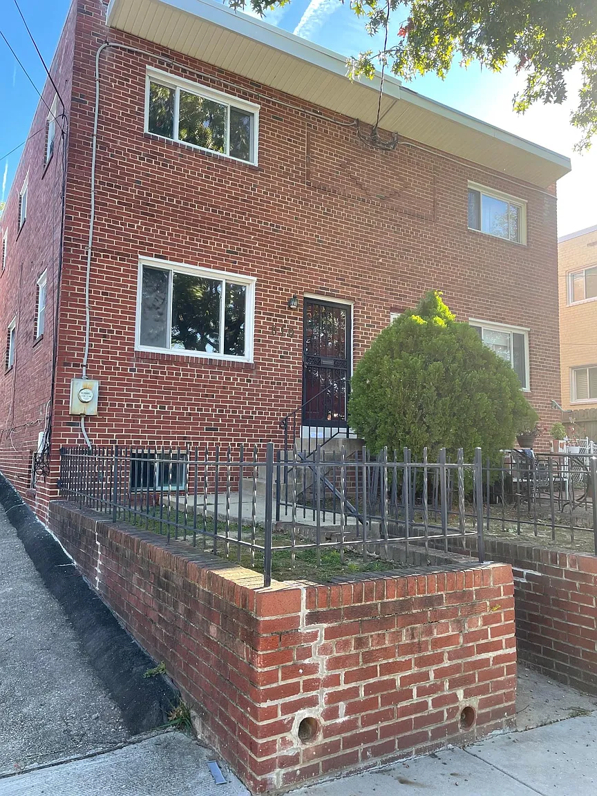 810 Oglethorpe St NE photo 1