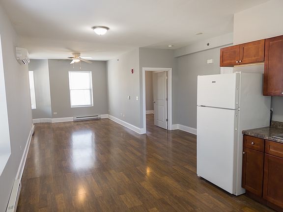 5th image of 113 N Hickory St #C