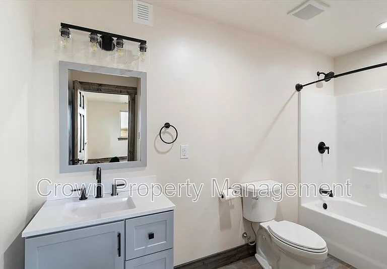2401 Lower Valley Rd #B — Photo 13