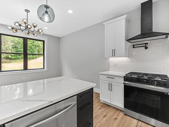 5th image of 124 Tivoli Dr