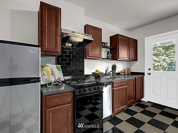 5th image of 2608 E Cherry St