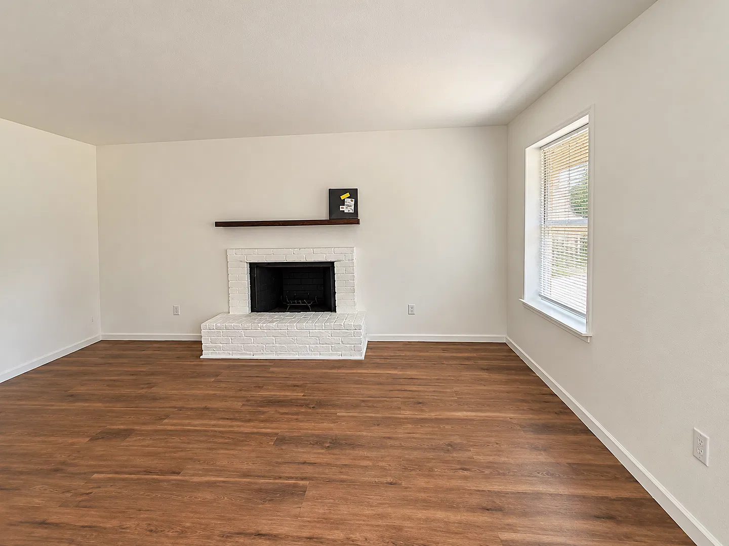 Petersburg Dr 2703 -2705 — Photo 4