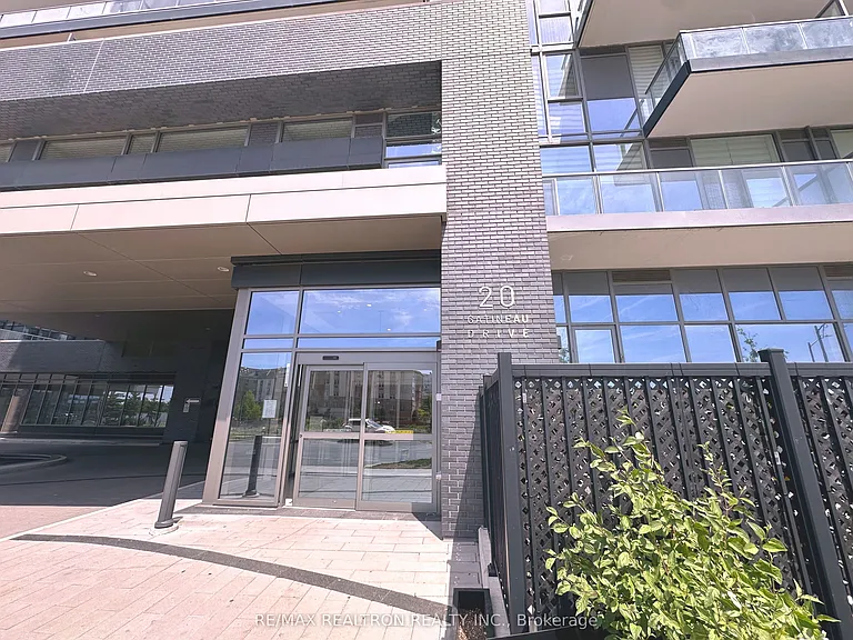 20 Gatineau Dr #402 — Photo 2