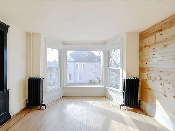 4th image of 1000 24th Ave NE #2-3