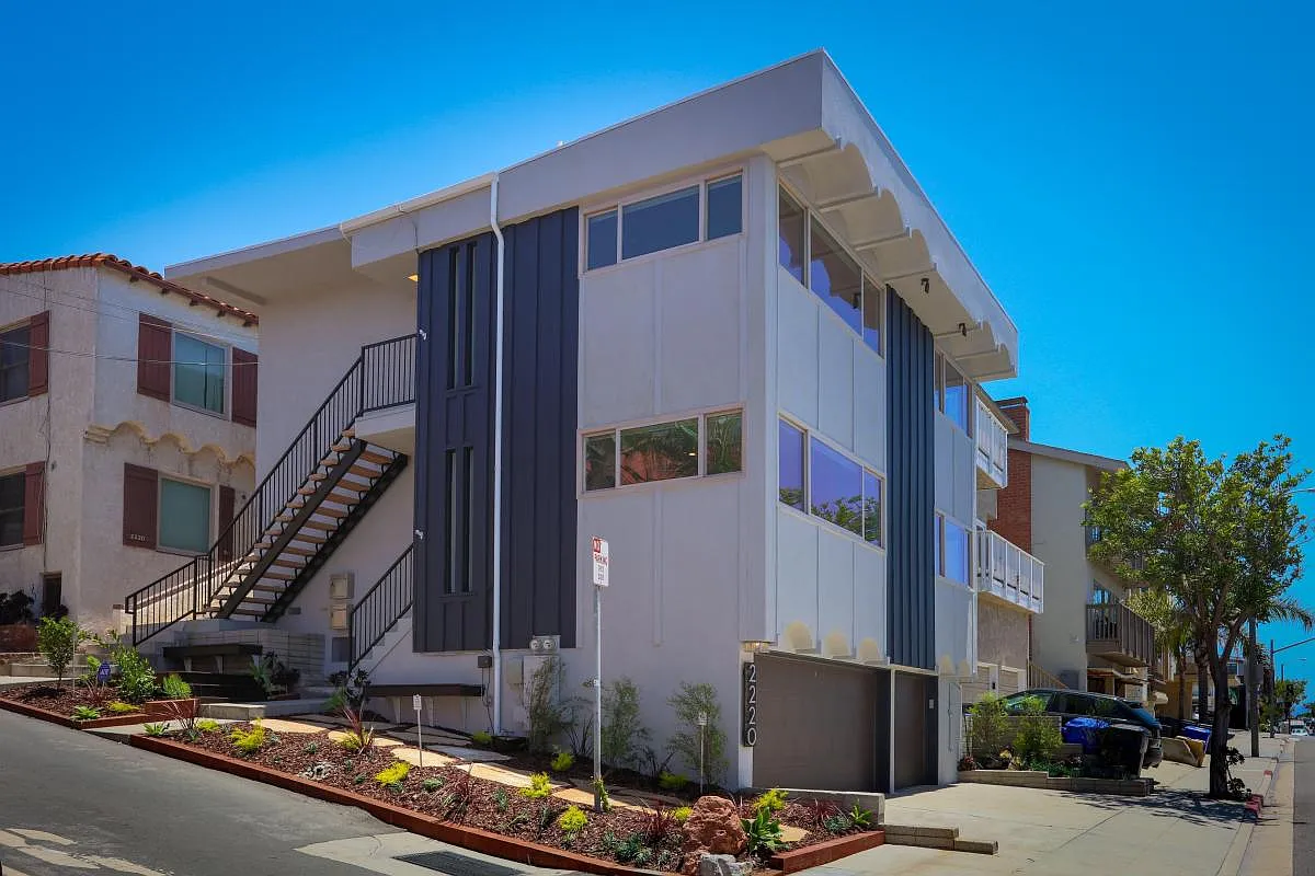 2 bed, 936 sqft, $5,595 — Photo 4