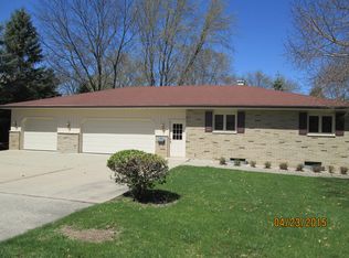516 N Edgewood Ave, Elkhorn, WI 53121