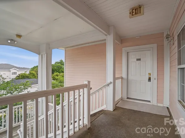 9070 Meadow Vista Rd, Charlotte, NC 28213
