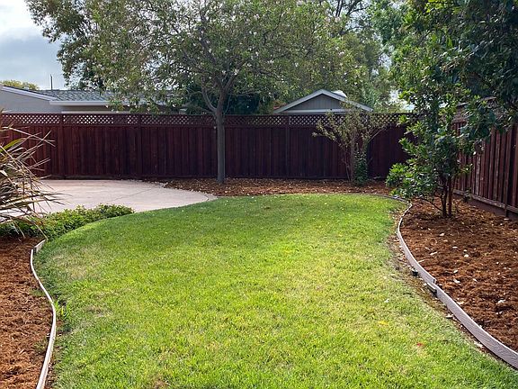 5th image of 67 Kathryn Dr