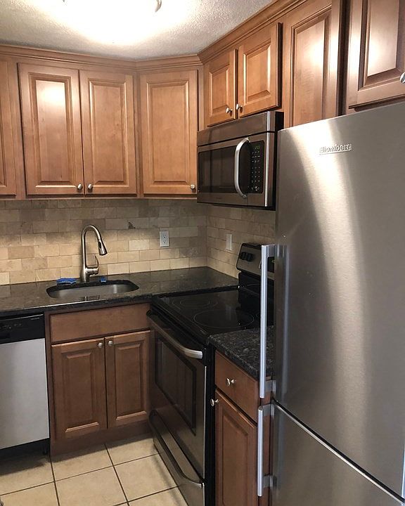 2nd image of 1 Green Ln #4
