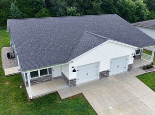 174 Creekvale Dr #A, Vine Grove, KY 40175