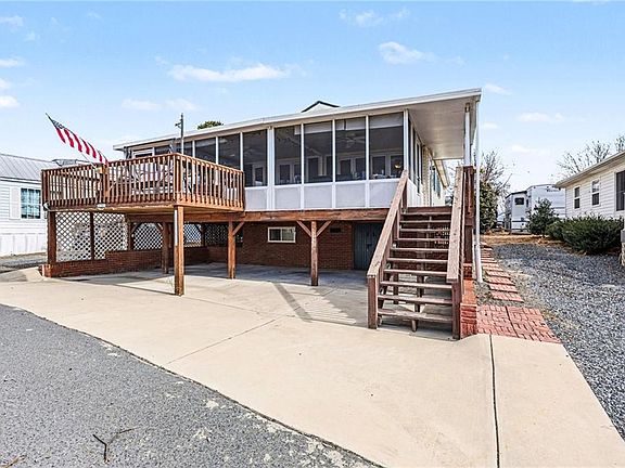 2nd image of 109 Scenic View Ln