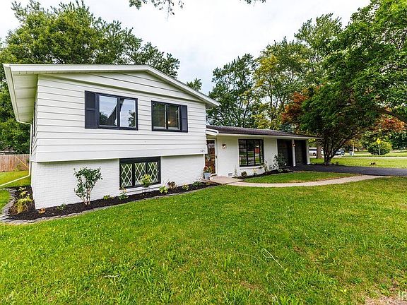 2nd image of 1125 N Bittersweet Ln