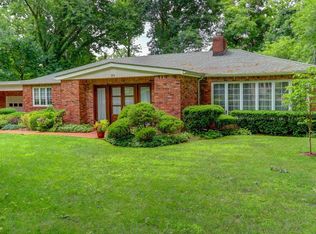 71 Knollwood Rd, Roslyn, NY 11576