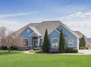 700 Bluestem Ct, Pewaukee, WI 53072