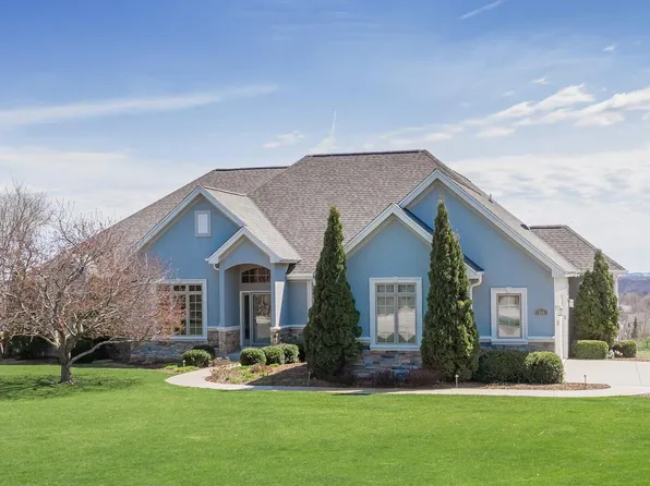 700 Bluestem COURT, Pewaukee, WI 53072