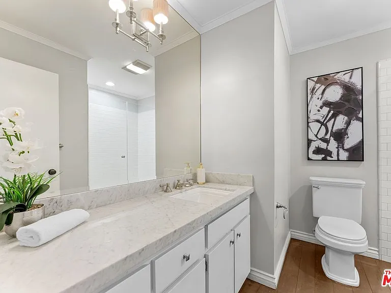 906 N Doheny Dr #311 — Photo 25