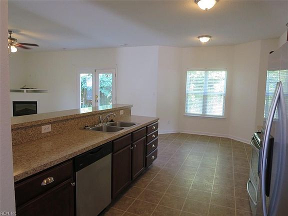 4th image of 1644 Chesapeake Dr