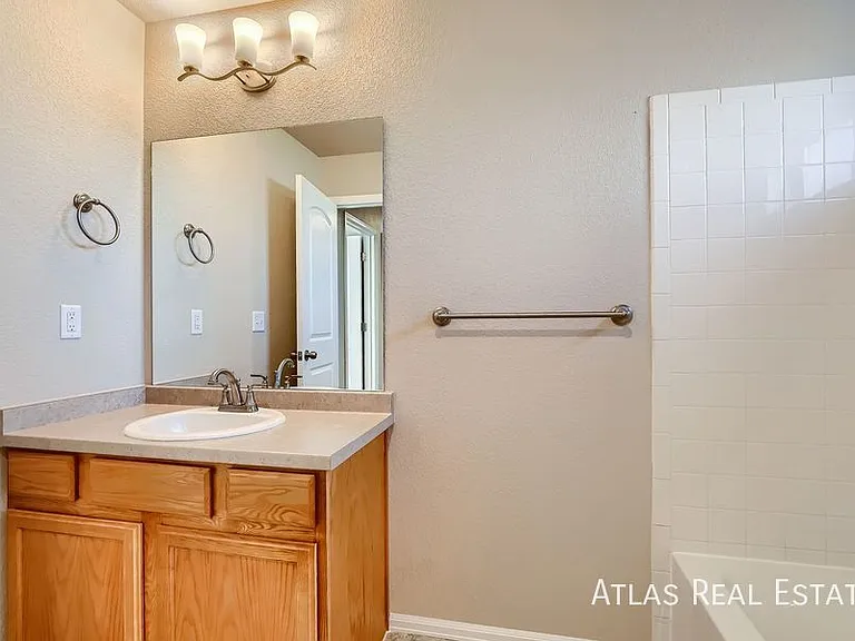 710 Finch Dr — Photo 16