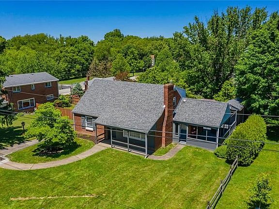 3rd image of 102 Northumberland Dr