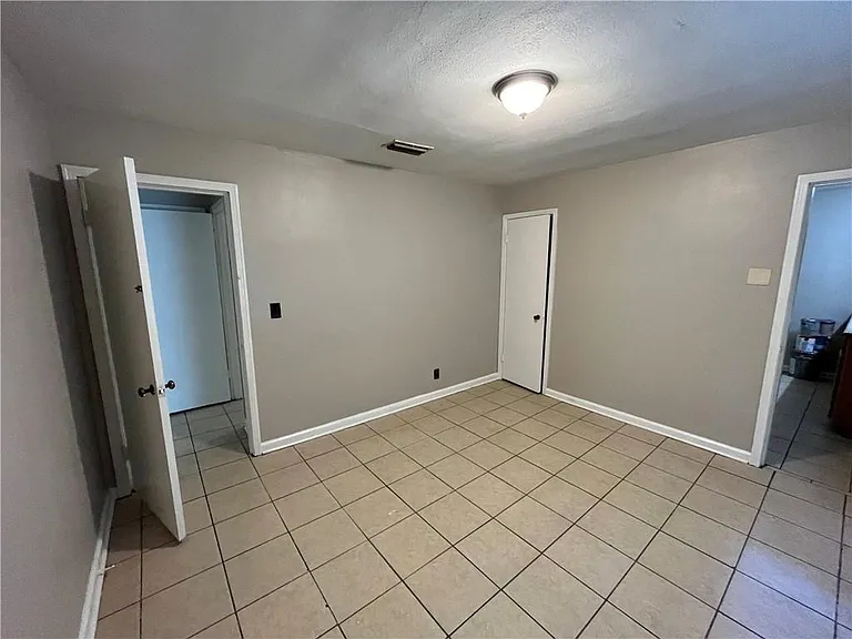2408 N McVay Dr — Photo 10