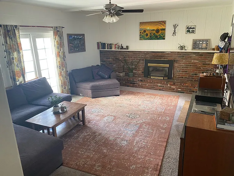 676 NE Franklin Ave — Photo 8
