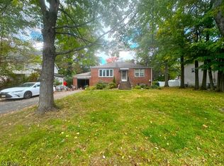 6 Carteret Rd, Livingston, NJ 07039