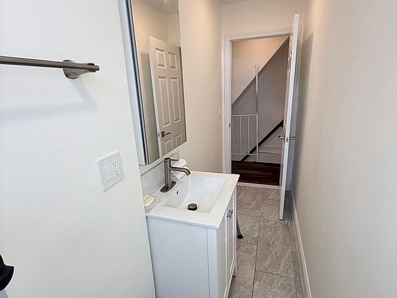 5th image of 18 Pitman St