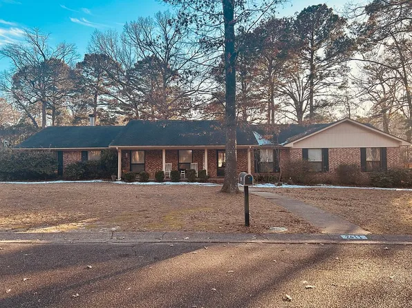 2611 Briarwood St, Magnolia, AR 71753
