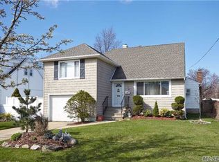 2802 Colonial Ave, Merrick, NY 11566