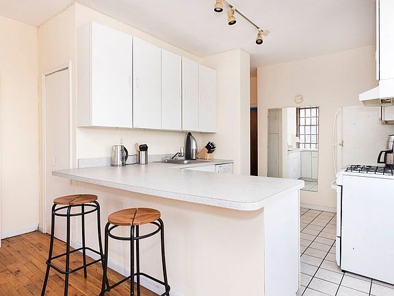2nd image of 509 E 77th St APT 1N