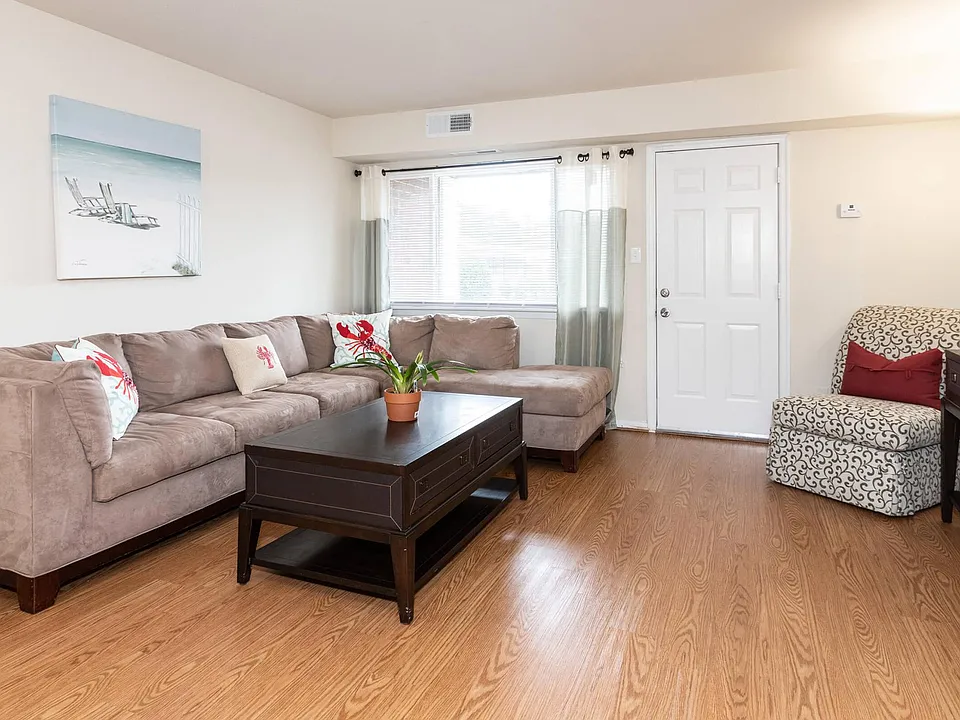 Patriot Pointe Apartments