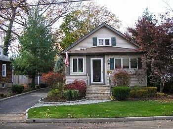 1st image of 320 William St