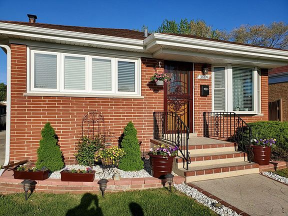 3rd image of 3609 Dora St