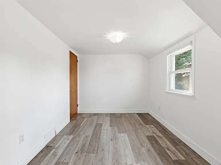 76 Schuyler Ave #2 — Photo 13