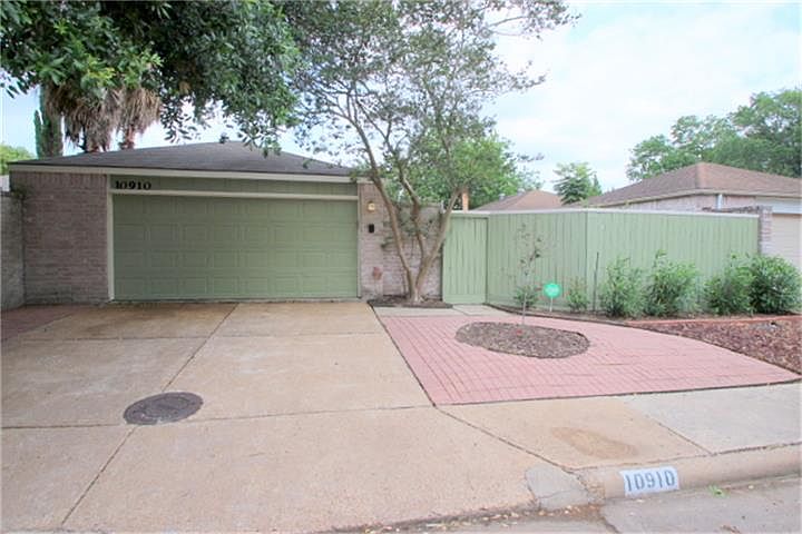 1st image of 10910 Indian Ledge Dr
