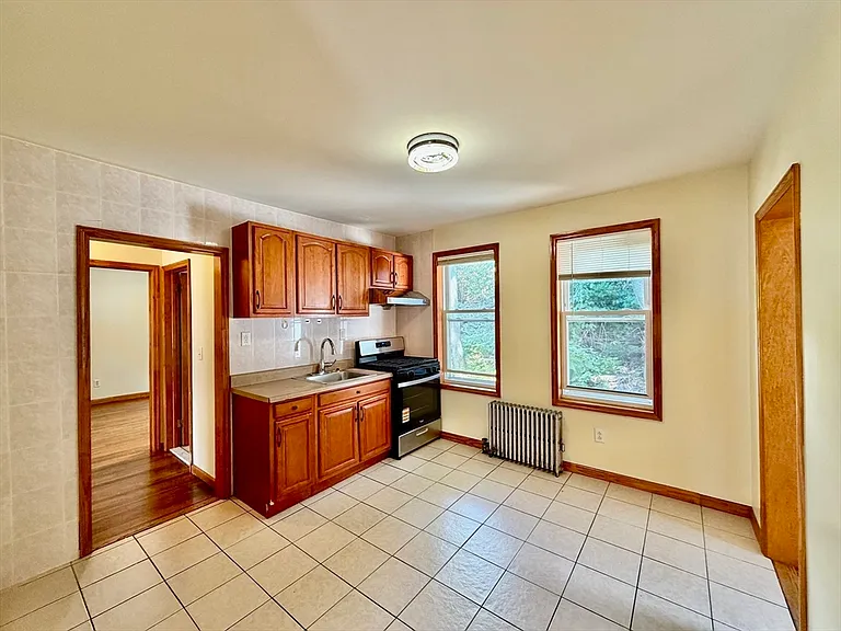 18 Bigelow St #18 — Photo 9