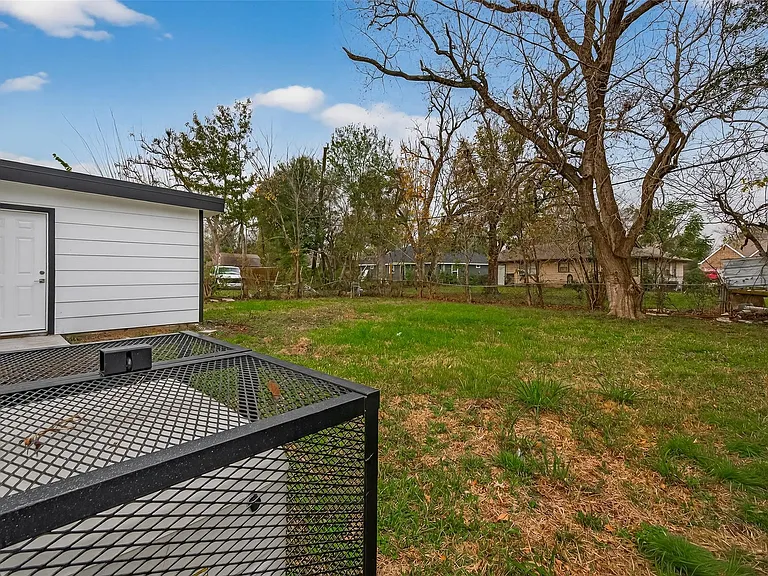 5833 Southlea St — Photo 36