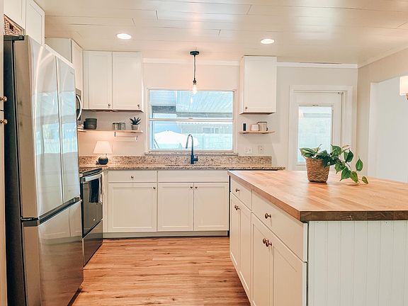 3rd image of 836 Big Buck Cir