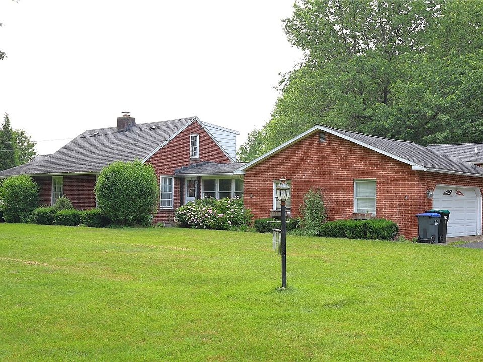 2nd image of 202 Arbuckle Rd