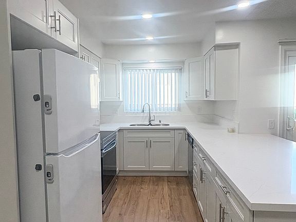 4th image of 821 Arcadia Ave APT 3