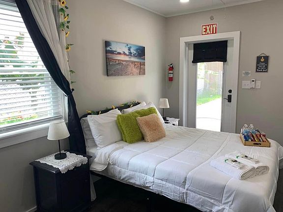4th image of 211 Arricola Ave #1